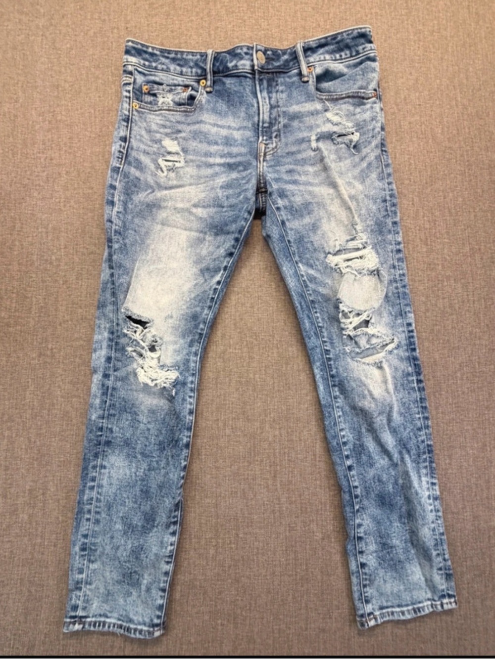 Men's Distressed Light Blue Ripped Jeans 33X30